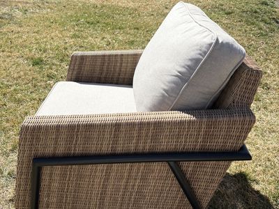 Outdoor swivel chairs