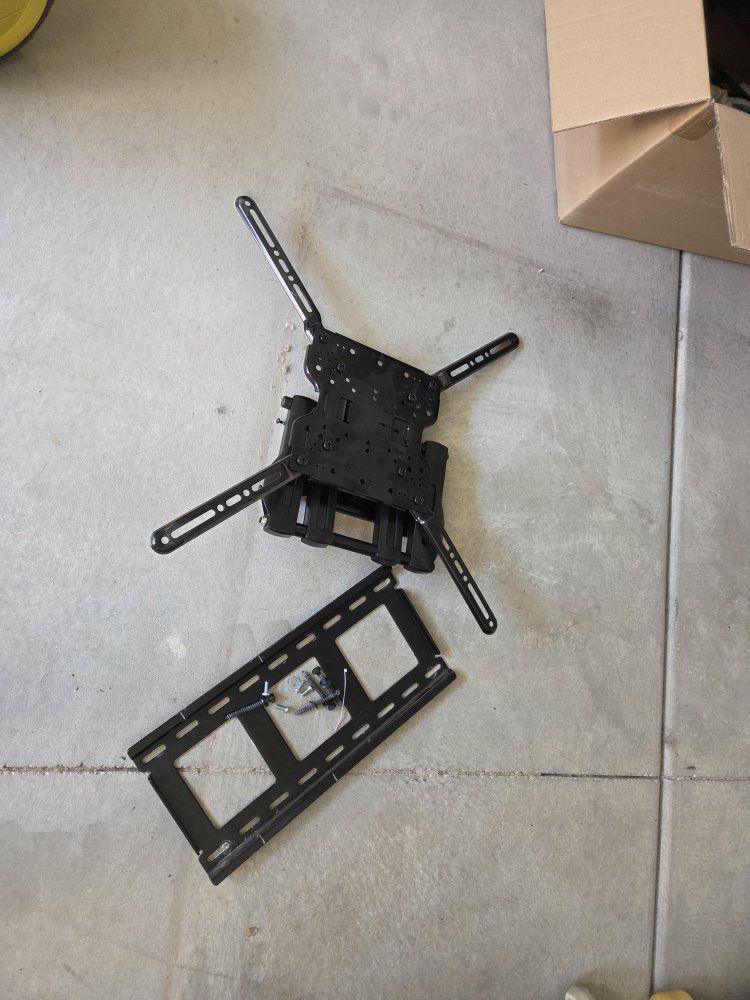 Sanus full motion tv wall mount. fits 47" - 70" flat panel tvs