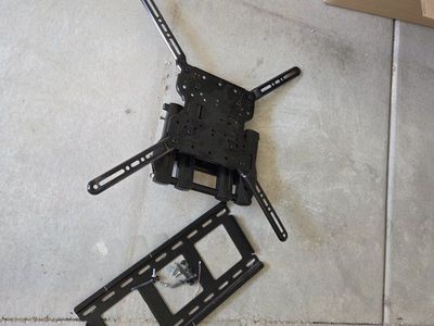 Sanus full motion tv wall mount. fits 47" - 70" flat panel tvs