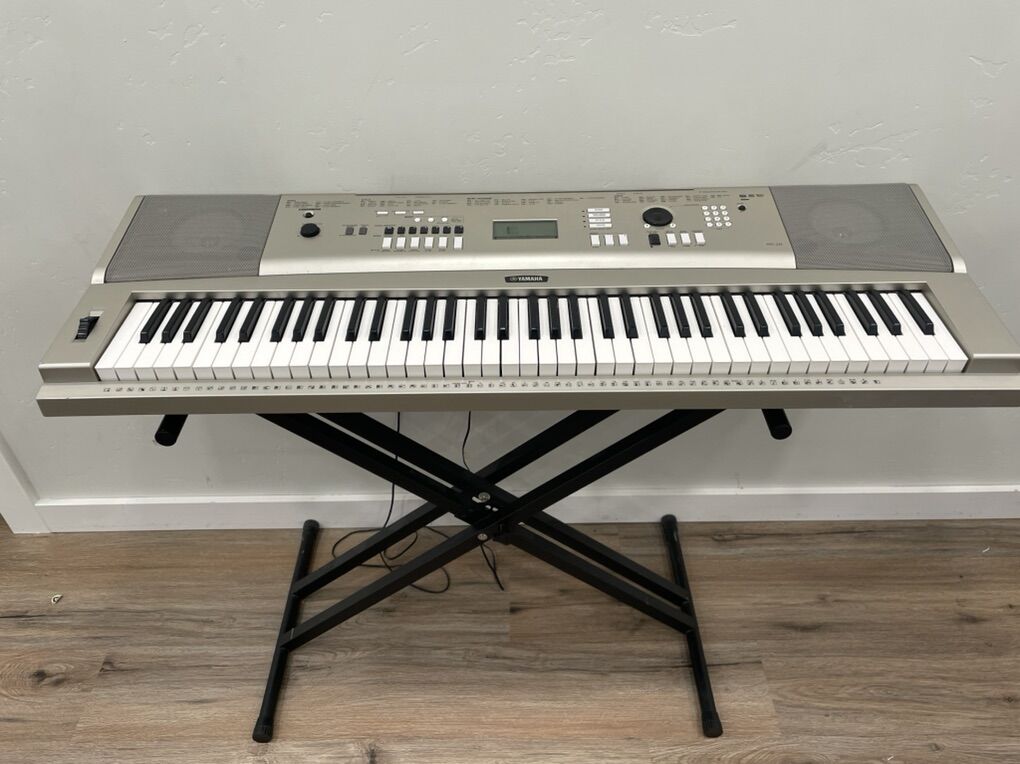 Yamaha YPG-235 Keyboard