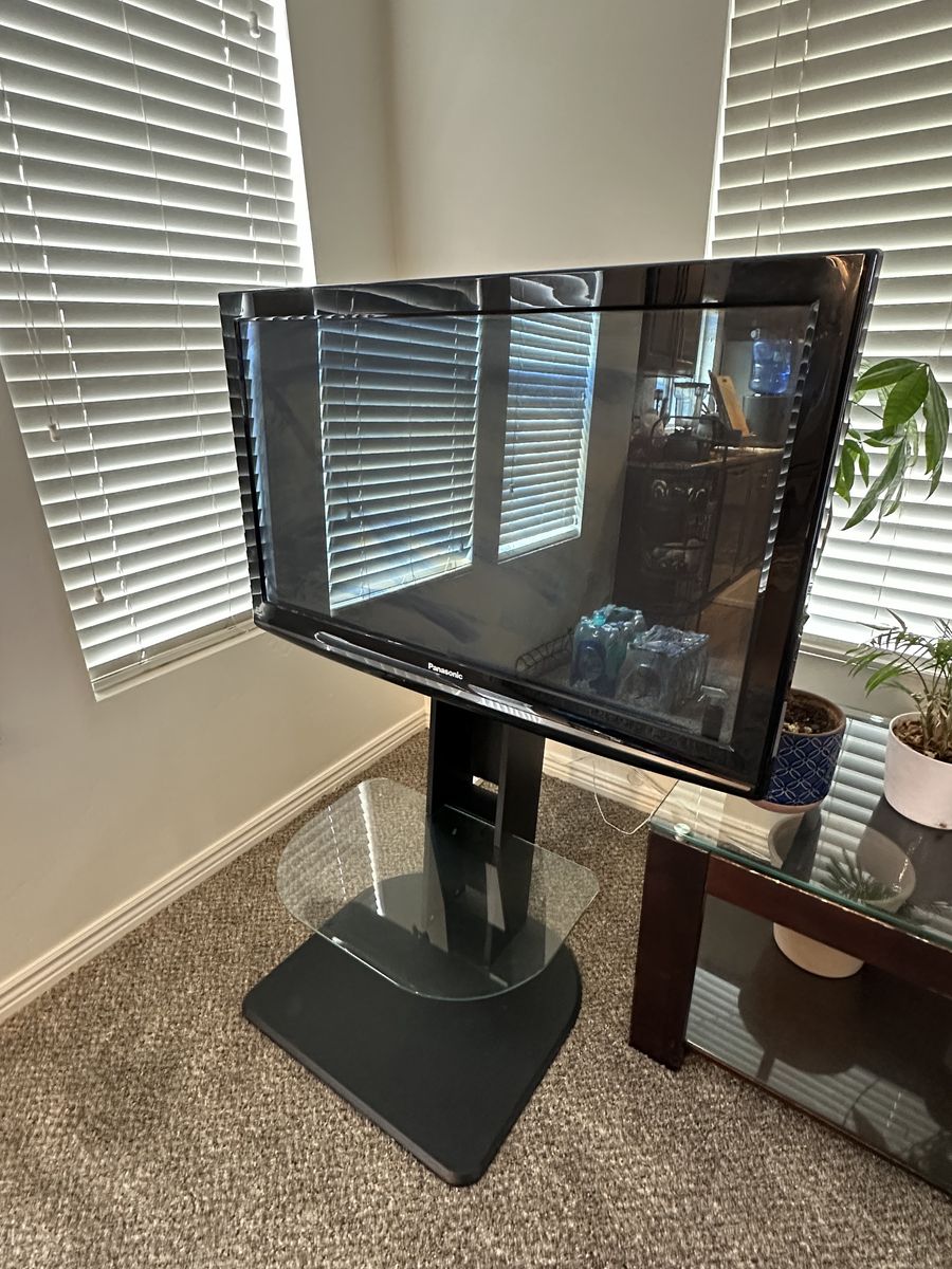 42” Panasonic plasma Tv with mount and stand