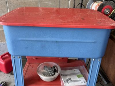 Heavy-Duty Parts Washer - Red/Blue, Durable Construction for Workshop & Garage Use