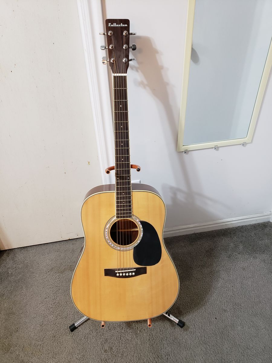 Fullerton acoustic guitar with stand