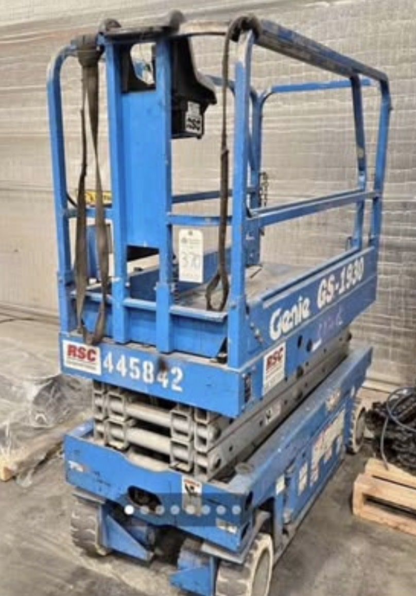 Scissor Lift Genie GS-1930 Electric
