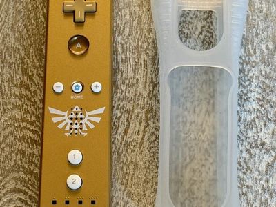 Nintendo Wii MotionPlus Inside Gold Remote Controller Zelda Skyward Sword w/ Silicone Case
