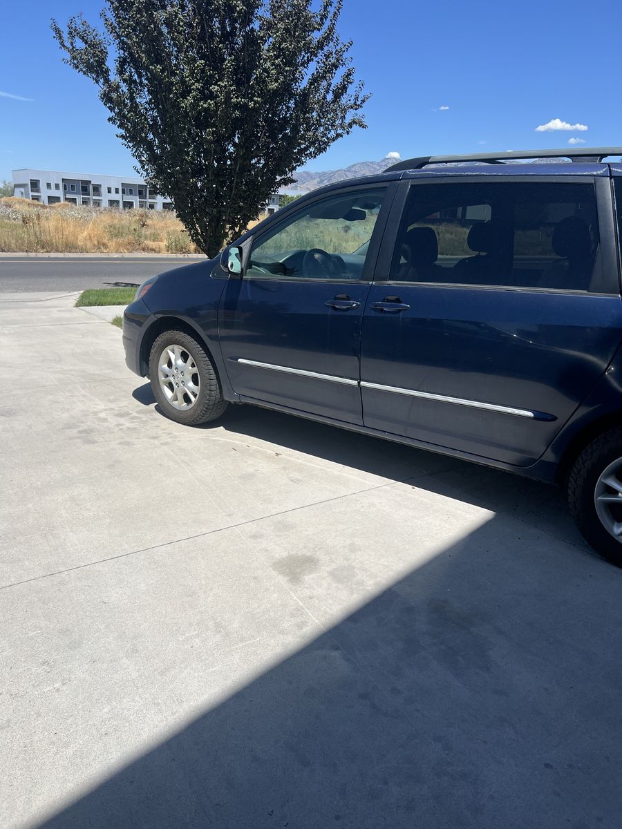 2005 Toyota Sienna XLE Limited 7 Passenger