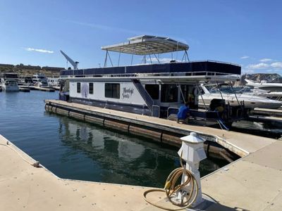 Spacious Houseboat share for Sale - Perfect for Lake Living & Entertaining, Well-Maintained