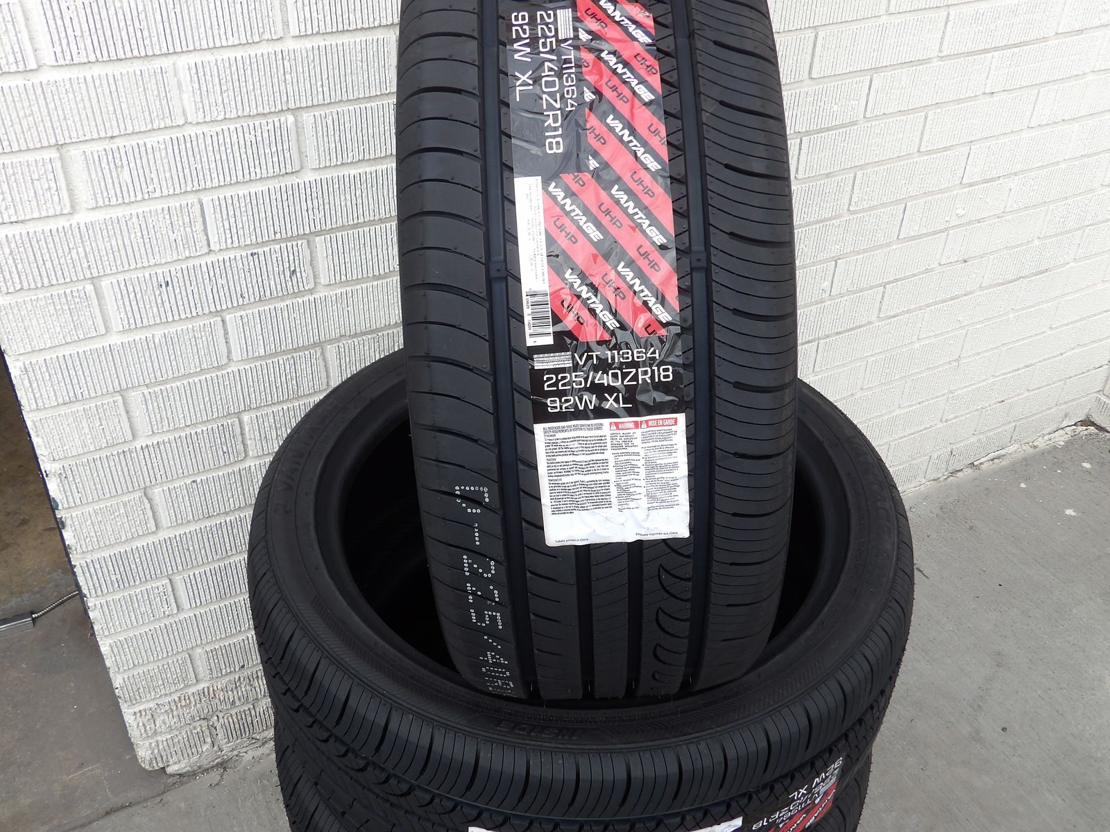 225/40R18 VANTAGE UHP SET OF NEW TIRES 