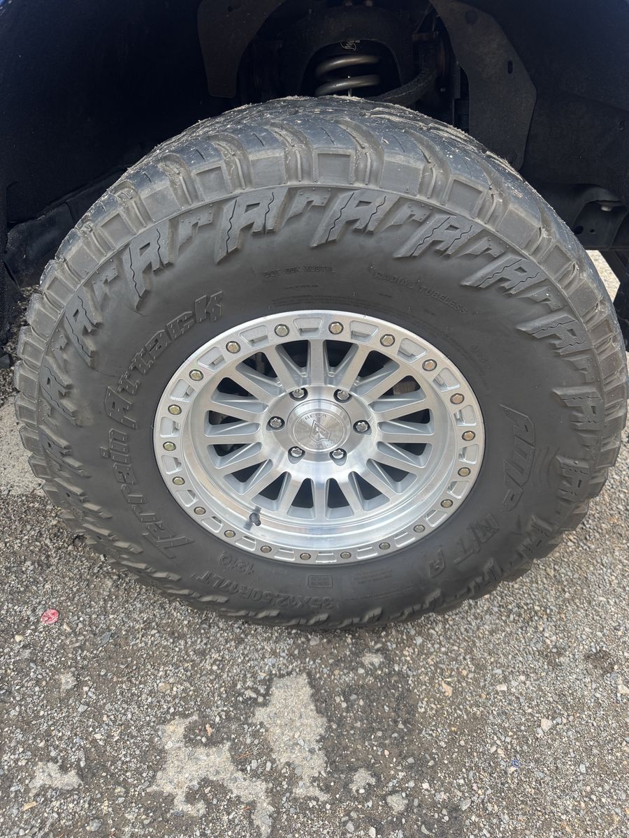 Terrain attack tires 35x12.5R17