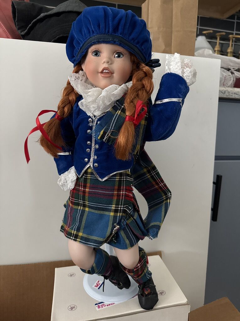 Karen Scott Lass Vintage The Danbury Mint bonnie