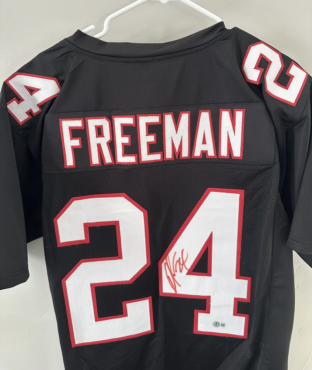 Signed Devonta Freeman #24 Falcons Jersey – Beckett Authenticated