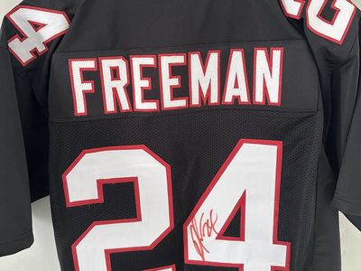Signed Devonta Freeman #24 Falcons Jersey – Beckett Authenticated