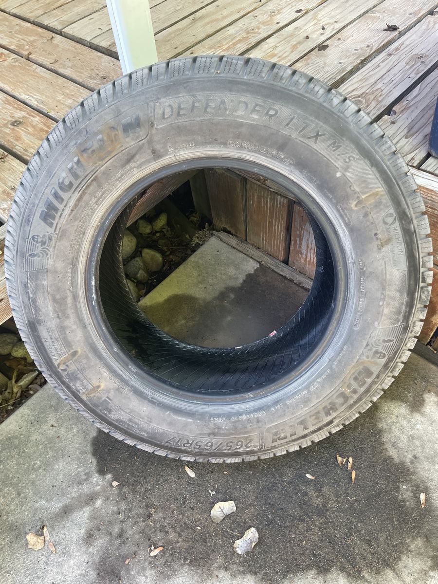 Michelin Defender LT/X 265/65 17