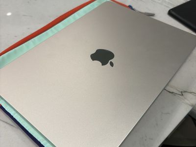 Apple MacBook Air 2023 M2 16GB RAM 512GB SSD 13.6-inch Liquid Retina Display
