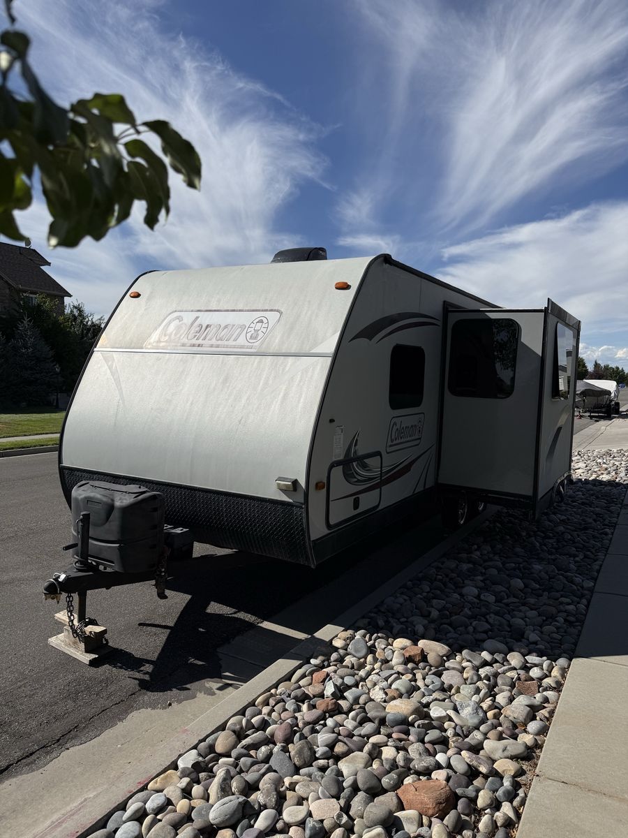 2014 Dutchman Coleman Travel Trailer- Super Clean with Slide-Out