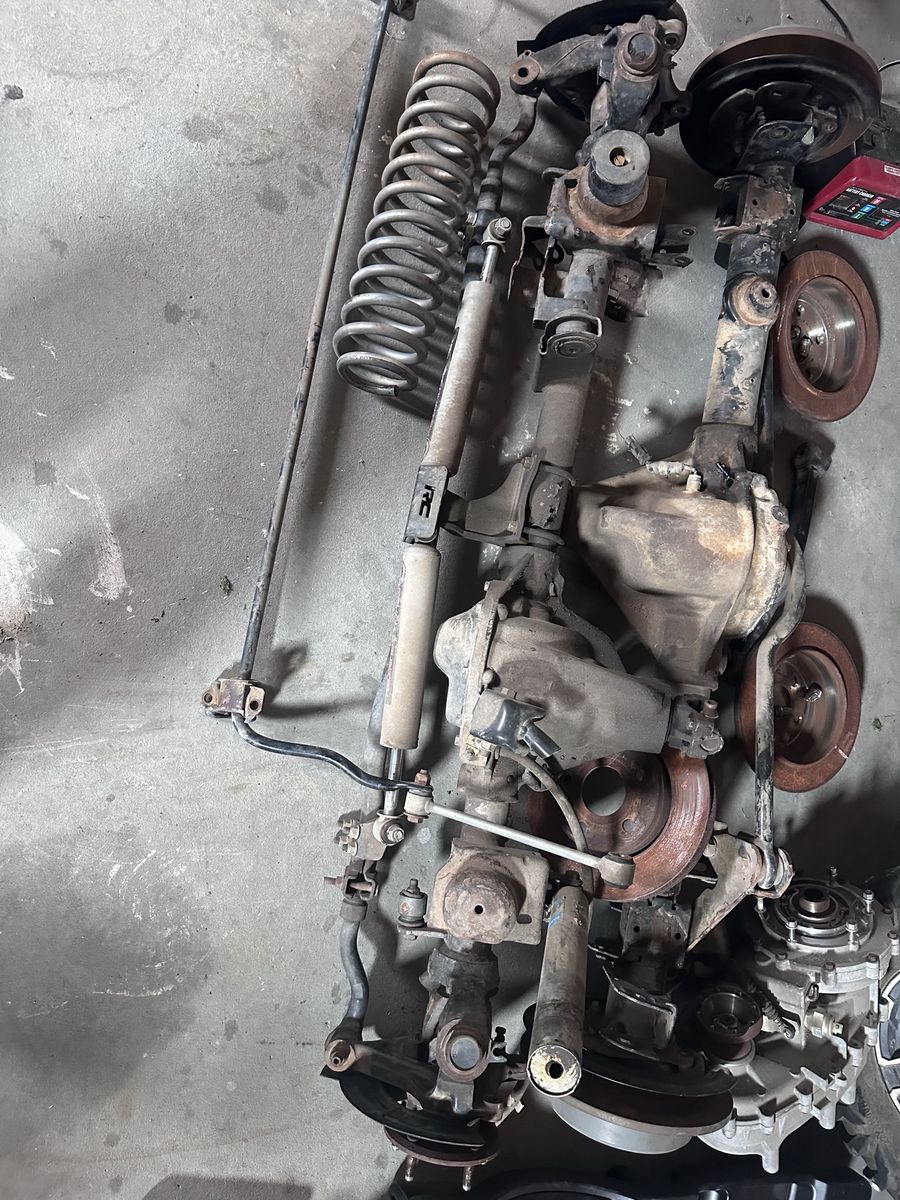 Jeep JK Rubicon Dana 44 axles 4:10 gears, lockers