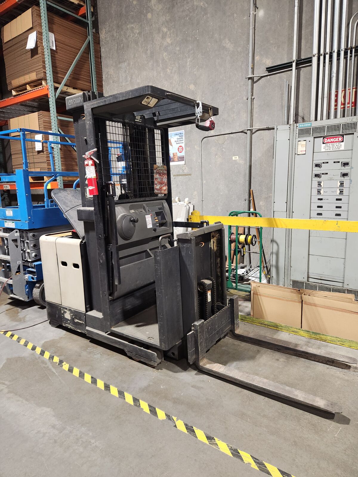 Crown Order Picker Forklift