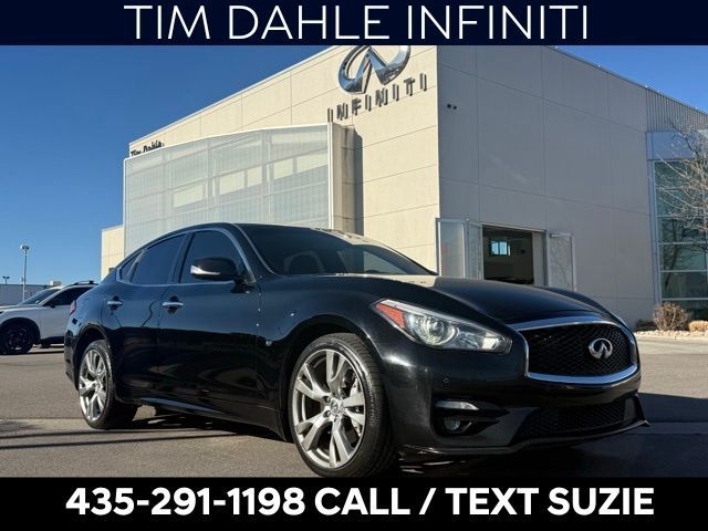 2016 Infiniti Q70 3.7