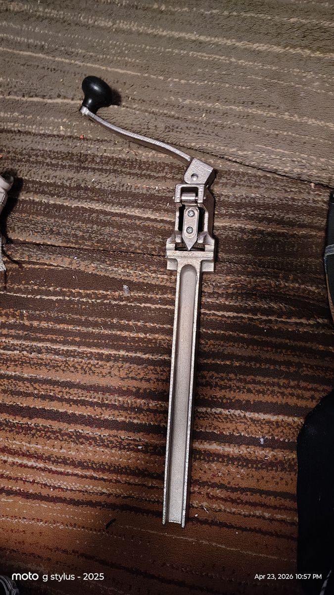 Industrial can opener