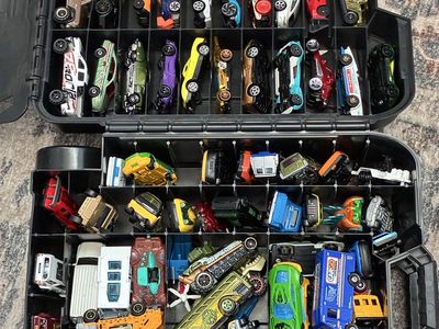Hot Wheels 110-Car Case with Assorted Die-Cast Vehicles & Car Repair Playsets 121 cars and 126 including play sets and case