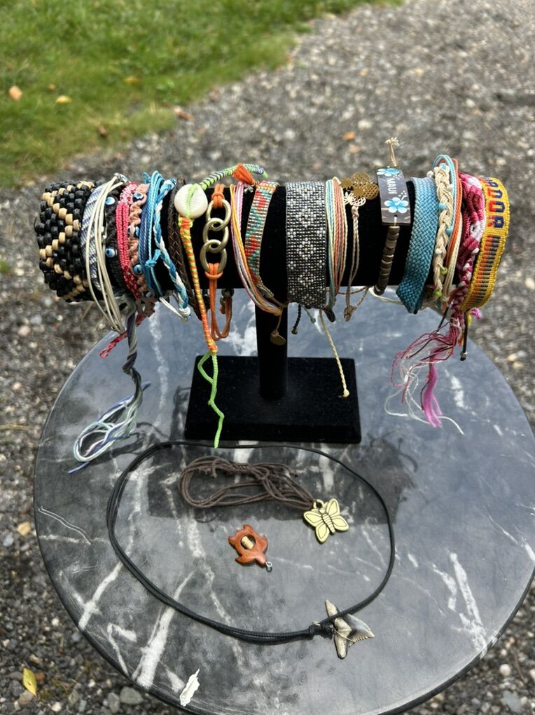 3 Pure Vida 10+ String Bracelets Jewelry Lot