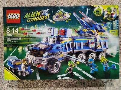 LEGO ALIEN CONQUEST EARTH DEFENSE HQ 2011 ISSUE