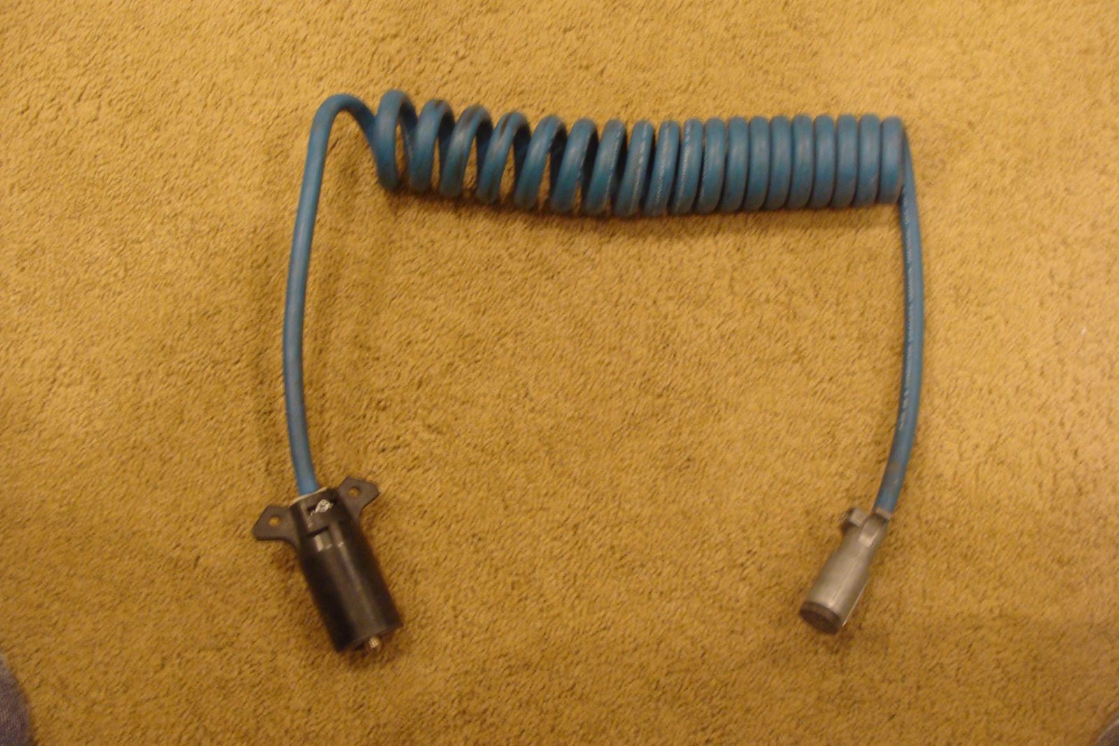 CcOILED RV ELECTRICALCORD WITH 6 WAY ROUND PLUGS.