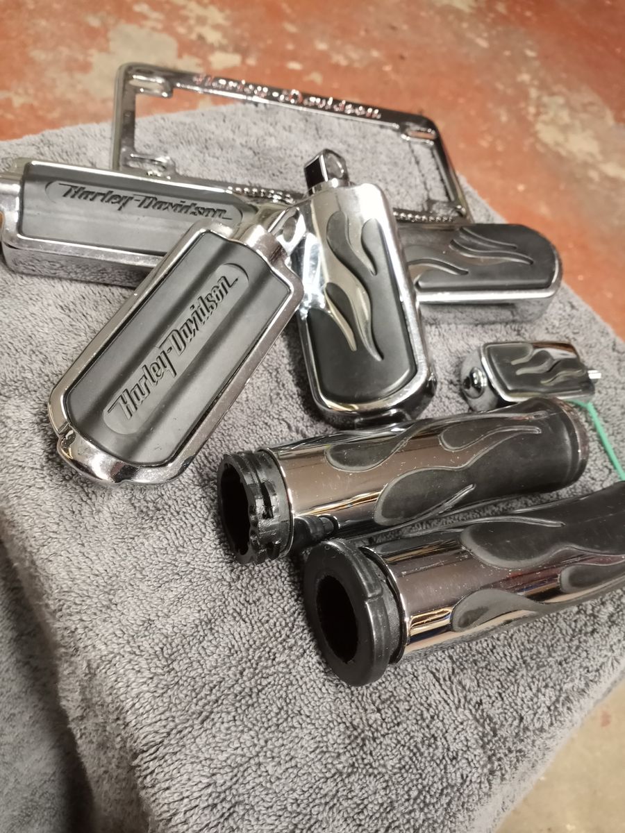 Harley Footpegs and Grips