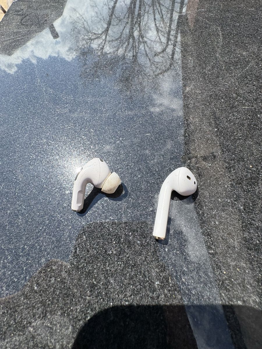 Apple AirPods Pro and AirPods Buds