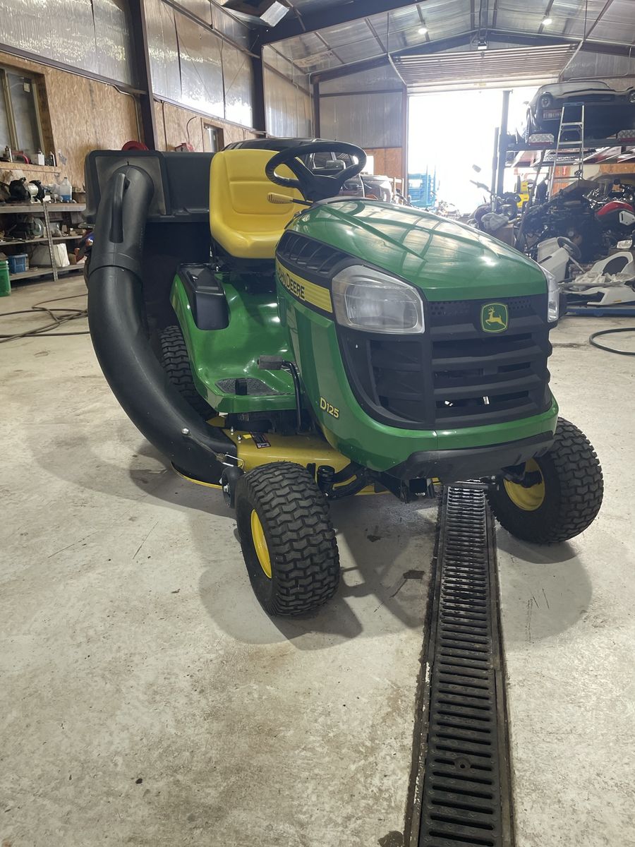 2017 John Deere D125 22hrs