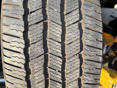 One Michelin Defender LTX M/S 275/55R20 Tire