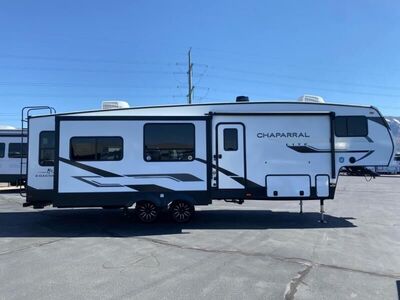 New 2025 Coachmen Chaparral Lite 30RLS