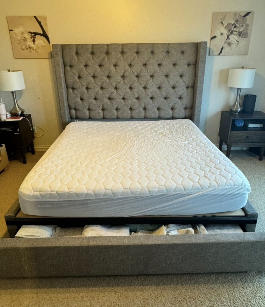 King Size Bed (no mattress)