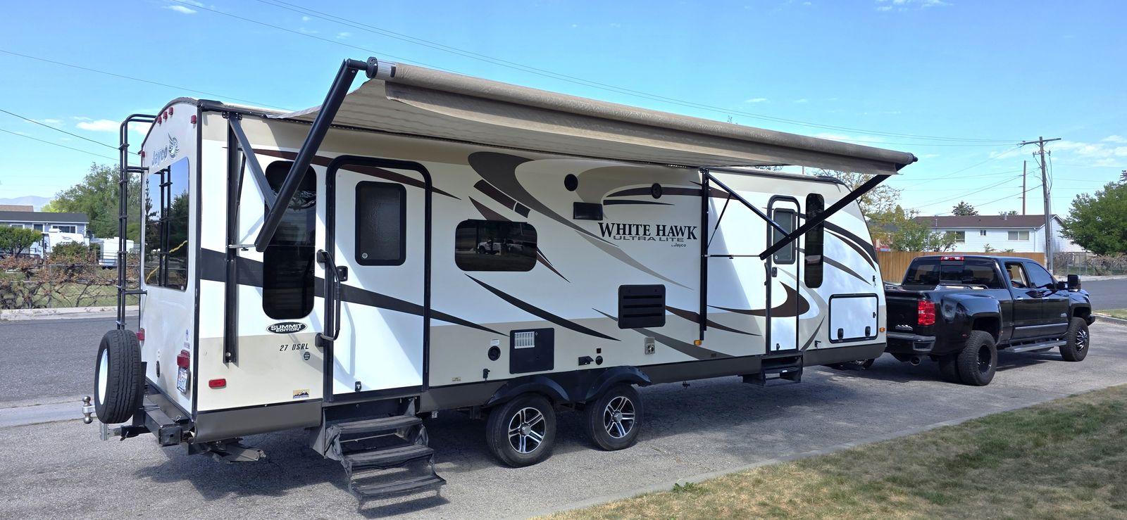 2015 Jayco White Hawk – Sleeps 6, lightweight, large slide, 4-season