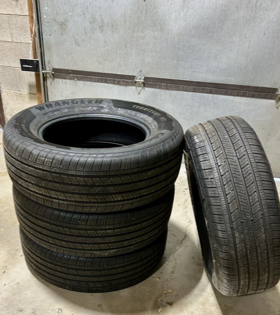 4 Like New Goodyear 265/65R18 200 miles
