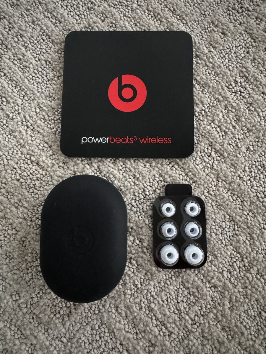 Silicone Earbuds Case and Earbud Tips for PowerBeats3 or compatible