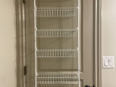 Over- the- door hanger