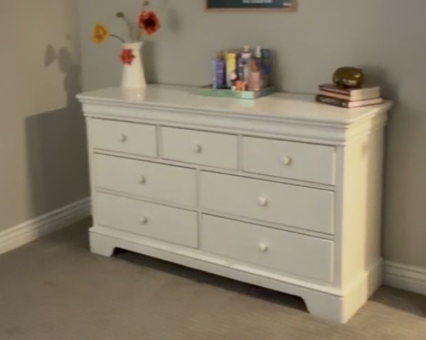 White 7-Drawer Dresser - Used