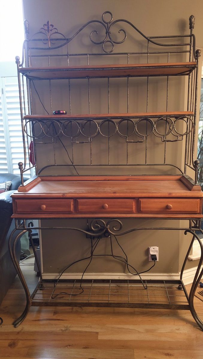 Vintage Hooker Furniture Bakers Rack / Wine Bar Console