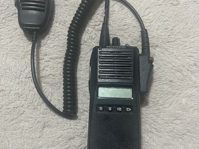 Used Kenwood TK-380 UHF 400-430MHz 128 Channel 4 Watt Portable Radio w/ Mic