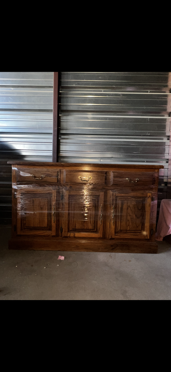 Vintage curio and hutch cabinet $175 OBO