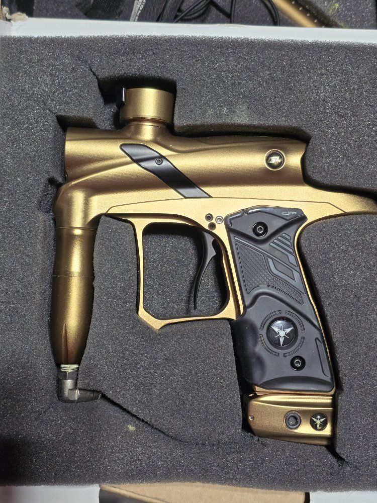 Dangerous Power G4 Gold Paintball Marker Package