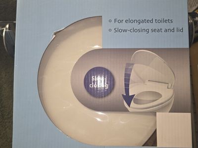 Evermax White Elongated Slow-Closing Toilet Seat with Lid - Used