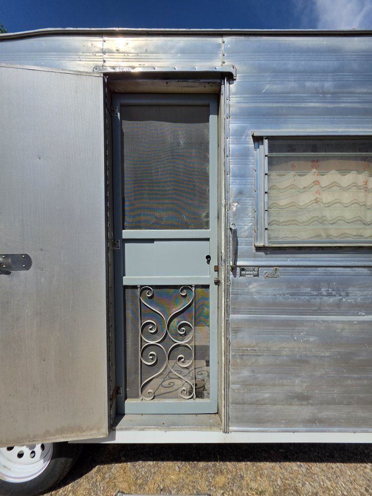 Main image 10