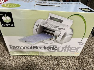 Cricket Electronic Personal Cutter