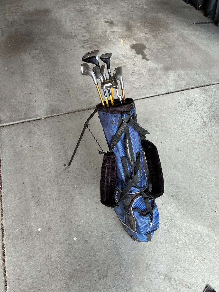 Junior golf clubs set with bag