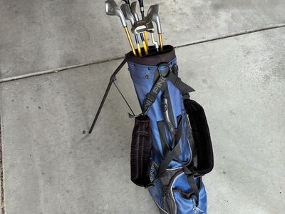 Junior golf clubs set with bag