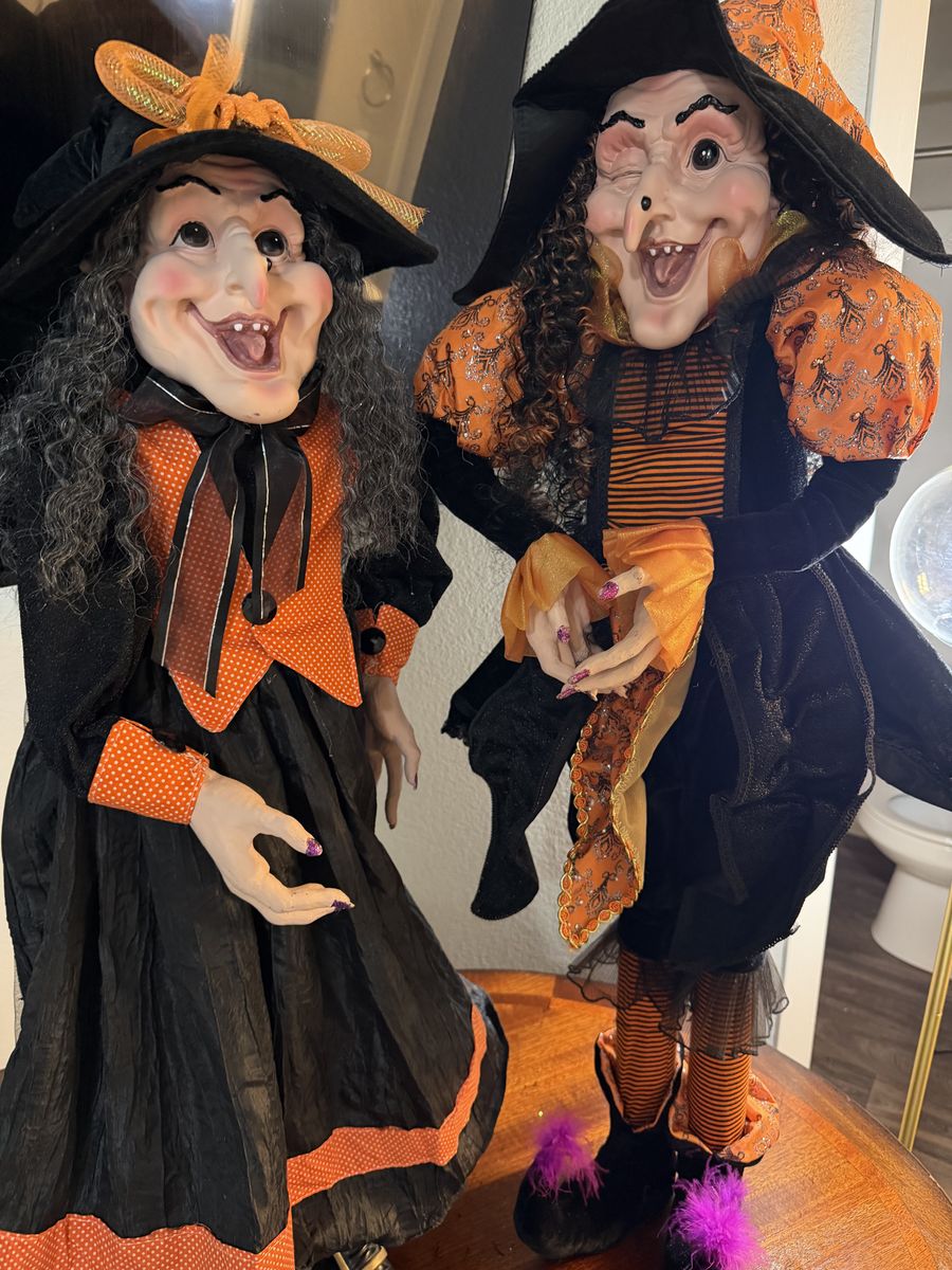 Vintage-Style Halloween Witch Display Dolls (Set of 2) – Excellent Condition!