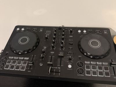 Pioneer DJ DDJ-FLX4 2-Channel DJ Controller for rekordbox & Serato DJ Lite - Black