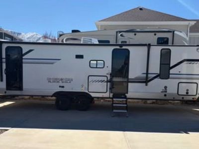 2025 Forest River Cherokee Alpha wolf travel trailer 26DBH-L